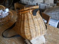 CESTO CESTINO  CON SPORTELLO  FESSURA BUCO  35X25X29 cm PER FUNGHI LA PESCA SPORTELLO TRACOLLA CON CHIUSURA IN VIMINI GIUNCO IN 2 VARIANTI DI COLORE - immagine 4