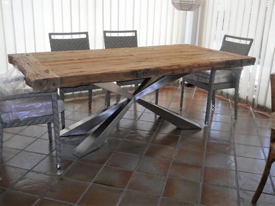 TAVOLO IN LEGNO TEAK INDISTRUTTIBILE ROBUSTO PER TAVERNA ARREDAMENTO ETNICO SALA CUCINA GAMBE A X