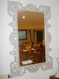 SPECCHIO CON CORNICE INTAGLIATA IN LEGNO SHABBY CHIC DORATA BIANCA DECAPE' DISPONIBILE IN 5 MISURE E 3 INTAGLI 3 COLORI - immagine 8