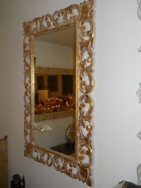 SPECCHIO CON CORNICE INTAGLIATA IN LEGNO SHABBY CHIC DORATA BIANCA DECAPE' DISPONIBILE IN 5 MISURE E 3 INTAGLI 3 COLORI - immagine 9