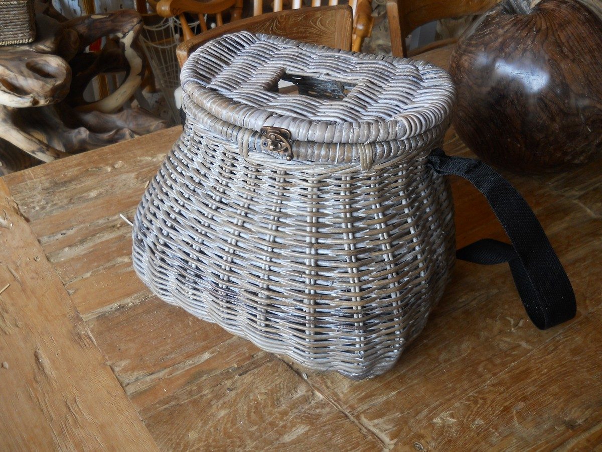 CESTO CESTINO  CON SPORTELLO  FESSURA BUCO  35X25X29 cm PER FUNGHI LA PESCA SPORTELLO TRACOLLA CON CHIUSURA IN VIMINI GIUNCO IN 2 VARIANTI DI COLORE