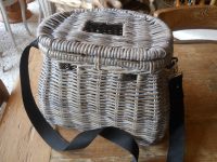 CESTO CESTINO  CON SPORTELLO  FESSURA BUCO  35X25X29 cm PER FUNGHI LA PESCA SPORTELLO TRACOLLA CON CHIUSURA IN VIMINI GIUNCO IN 2 VARIANTI DI COLORE - immagine 8
