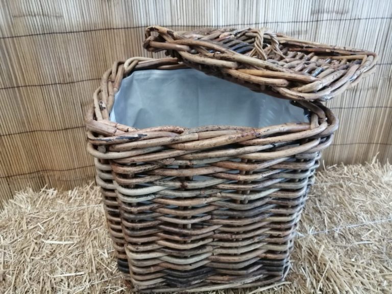 PBIANCHERIA xl quadrato49X48H55 60€A (3)
