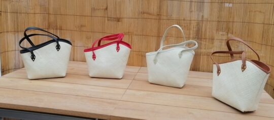 BORSA BORSETTA IN VIMINI LEGNO PAGLIA NATURALE ECOLOGICA ETNICA  CERNIERA ZIP    42X10H30  4 COLORI DISPONIBILI