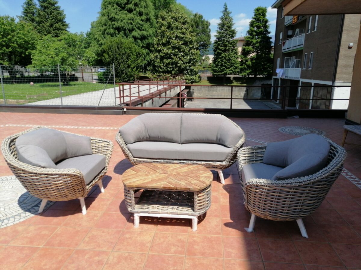 SET DA GIARDINO MODELLO "MONSOON" COMPOSTO DA DIVANO 2 POLTRONE E TAVOLINO COLORI E MISURE PERSONALIZZABILI