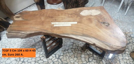 TAVOLO DA CAFFE' CON PIANO IN RADICE DI TEAK GAMBE IN FERRO MISURE .Cm 104 x 60 H 45  CODICE UNIVOCO TCGF5