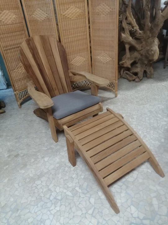 SEDIA POLTRONA " STILE AMERICA"  IN TEAK DI RECUPERO COMpLETA DI POGGIAPIEDI CUSCINO SFODERABILE  ETNICA 250€(C)