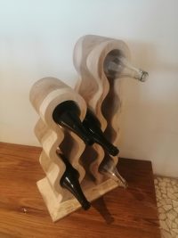 PORTA BOTTIGLIE MODELLO "ONDULATO  " DISPONIBILE IN 3  MISURE 7-9-11 POSTI   DA APPOGGIO IN LEGNO DI TEAK  ETNICO DISPONIBILE IN VARIE MISURE E CAPIENZE DI BOTTIGLIE  IDEALE PER TAVERNA ENOTECHE ENOTECA  RISTORANTI  RISTORANTE PUB  TRATTORIA OSTERIA - immagine 3