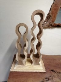 PORTA BOTTIGLIE MODELLO "ONDULATO  " DISPONIBILE IN 3  MISURE 7-9-11 POSTI   DA APPOGGIO IN LEGNO DI TEAK  ETNICO DISPONIBILE IN VARIE MISURE E CAPIENZE DI BOTTIGLIE  IDEALE PER TAVERNA ENOTECHE ENOTECA  RISTORANTI  RISTORANTE PUB  TRATTORIA OSTERIA - immagine 5