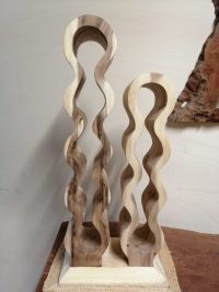 PORTA BOTTIGLIE MODELLO "ONDULATO  " DISPONIBILE IN 3  MISURE 7-9-11 POSTI   DA APPOGGIO IN LEGNO DI TEAK  ETNICO DISPONIBILE IN VARIE MISURE E CAPIENZE DI BOTTIGLIE  IDEALE PER TAVERNA ENOTECHE ENOTECA  RISTORANTI  RISTORANTE PUB  TRATTORIA OSTERIA - immagine 9