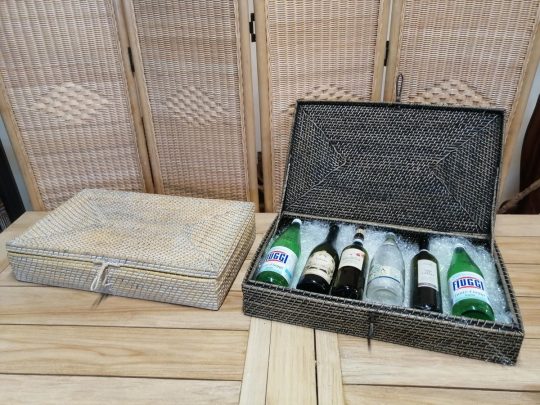 VALIGETTA INTRECCIATA A STILE "LOMBOK" IN MIDOLLINO NATURALE PER CONFEZIONARE BOTTIGLIE DI VINO 6 POSTI  CONFEZIONE REGALO ELEGANTE 51x37x h12  IN 2 COLORI