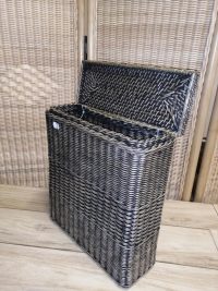 BAULETTO  INTRECCIATO A STILE "LOMBOK" IN MIDOLLINO NATURALE PER CONFEZIONARE BOTTIGLIE DI VINO 3 POSTI  CONFEZIONE REGALO ELEGANTE 35x13  h38  IN 3 COLORI - immagine 4