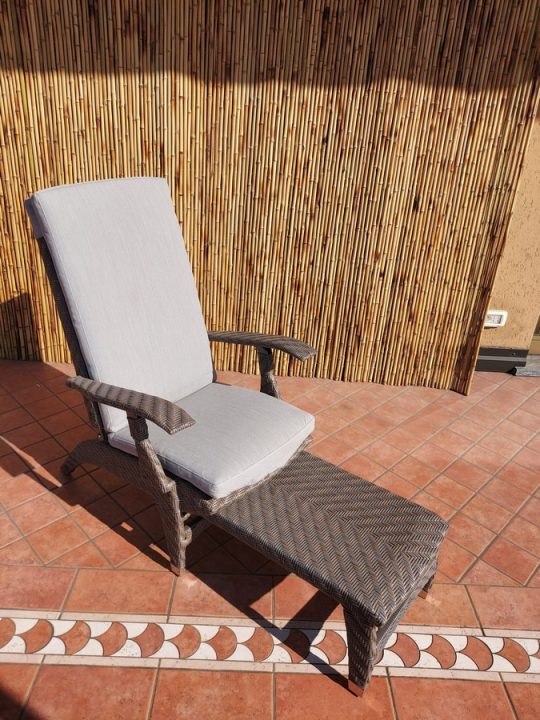 SDRAIO CON APPOGGIA GAMBE IN ALLUMINIO PISCINA GIARDINO BALCONE PER ESTERNO CON CUSCINO