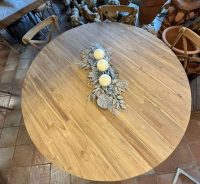 FANTASTICO TAVOLO PER SALA DA PRANZO CUCINA TAVERNA REALIZZATO IN TEAK DI RECUPERO, SUPER STAGIONATO (REALIZZATO UTILIZZANDO IL LEGNO DEI TETTI DELLE CASE CHE CROLLANO)  GAMBE REALIZZATE CON I RAMI IN LEGNO DI TEAK - immagine 2